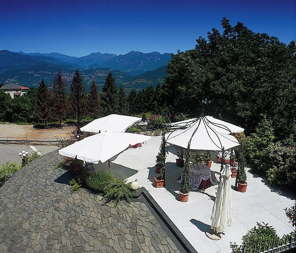 Hotel Mazzoleni Roncola 4*,